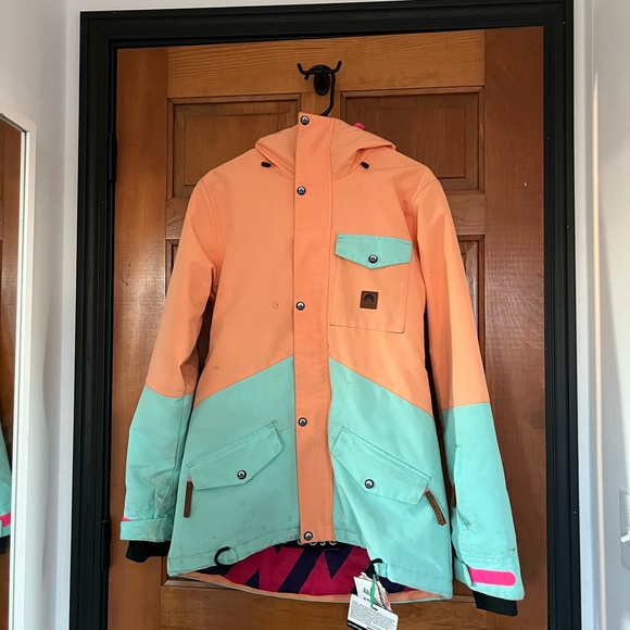 OOSC CLOTHING RETRO STYLE SKI COAT CORAL & MINT WITH PINK ACCENTS - Picture 3 of 7